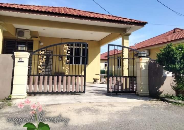 Anggerik Homestay Dungun Kampong Sura Tengah Buitenkant foto