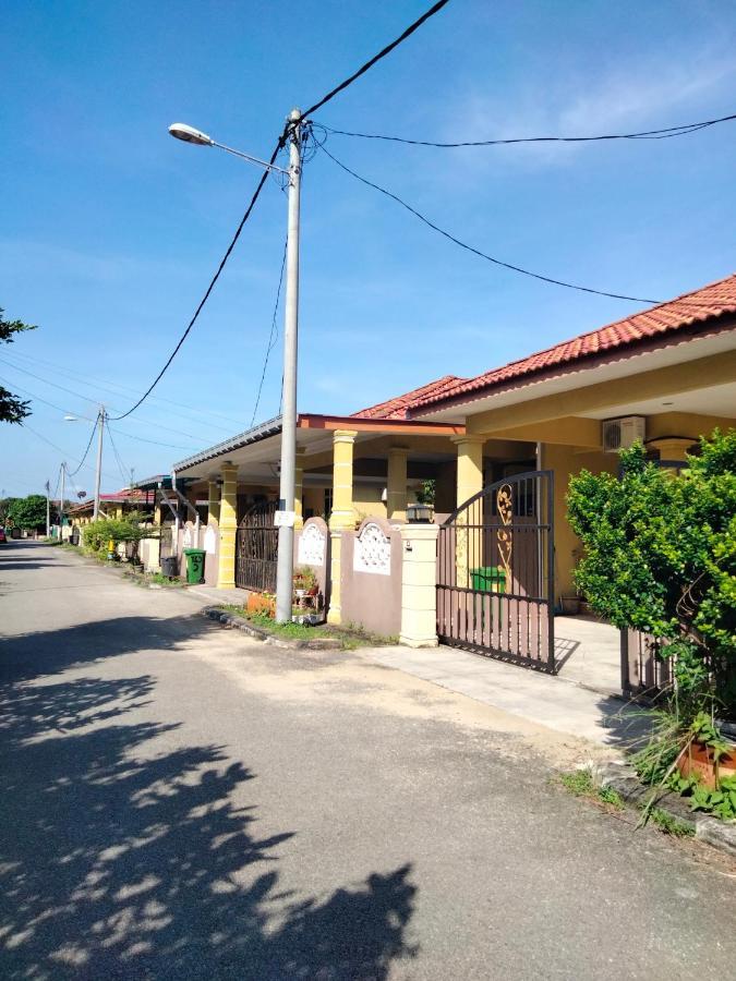 Anggerik Homestay Dungun Kampong Sura Tengah Buitenkant foto